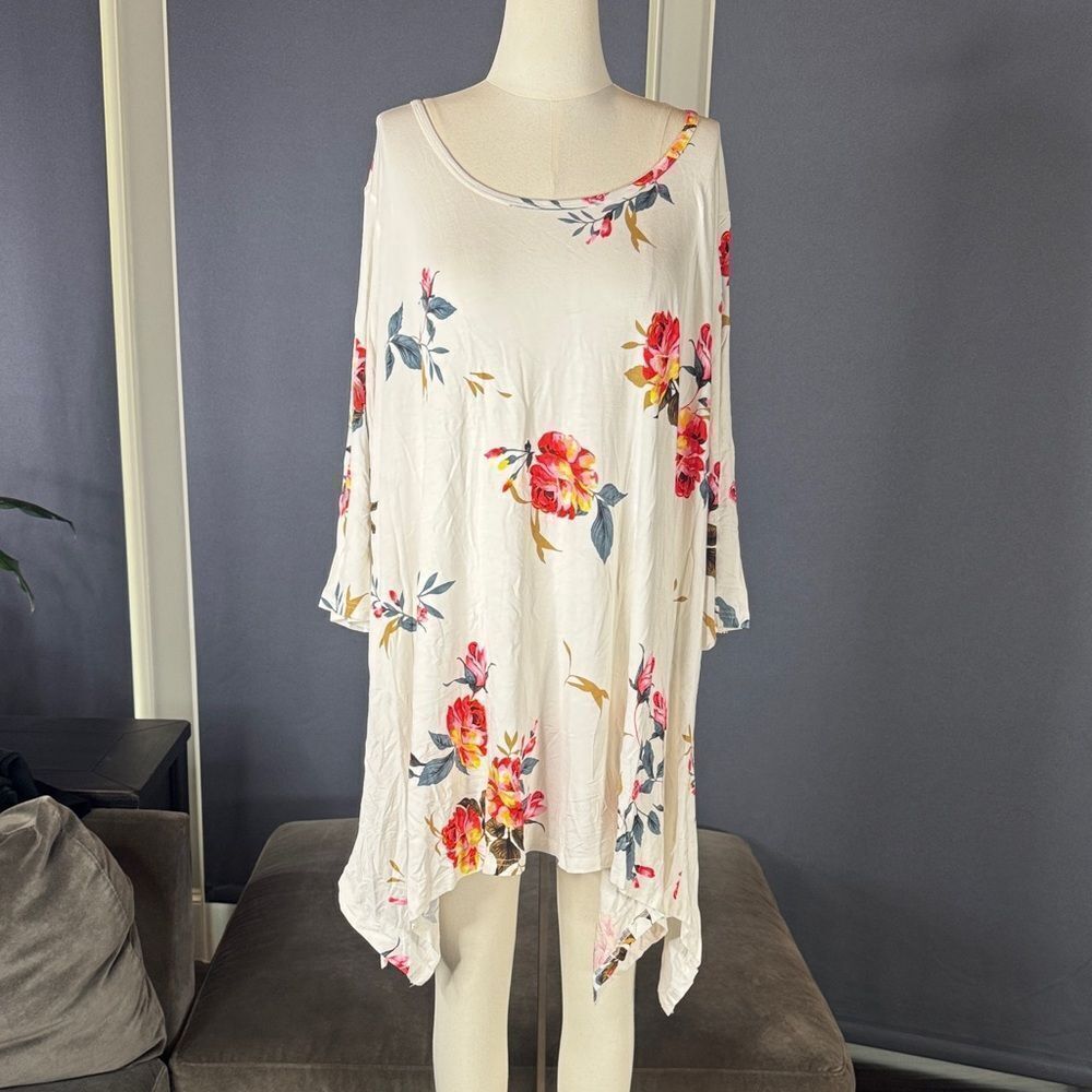 Women’s Plus Size Floral Tunic Top 3/4 Sleeve Asymmetrical Hem Size 4X 26W-28W